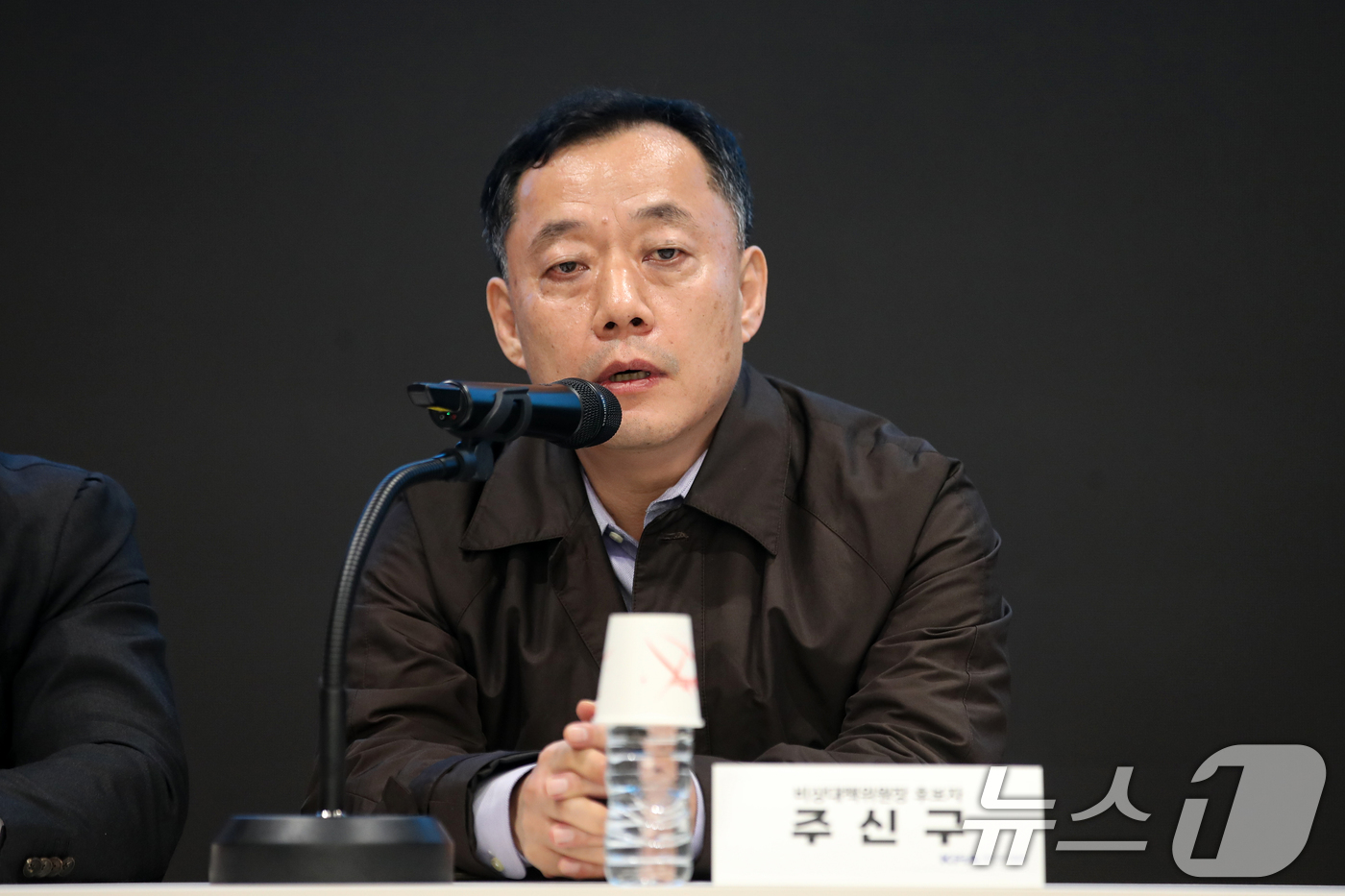 (서울=뉴스1) 이승배 기자 = 대한의사협회 비상대책위원회 위원장에 출마한 주신구 후보자가 12일 오후 서울 용산구 대한의사협회에서 열린 대한의사협회 비상대책위원회 위원장 선거를 …