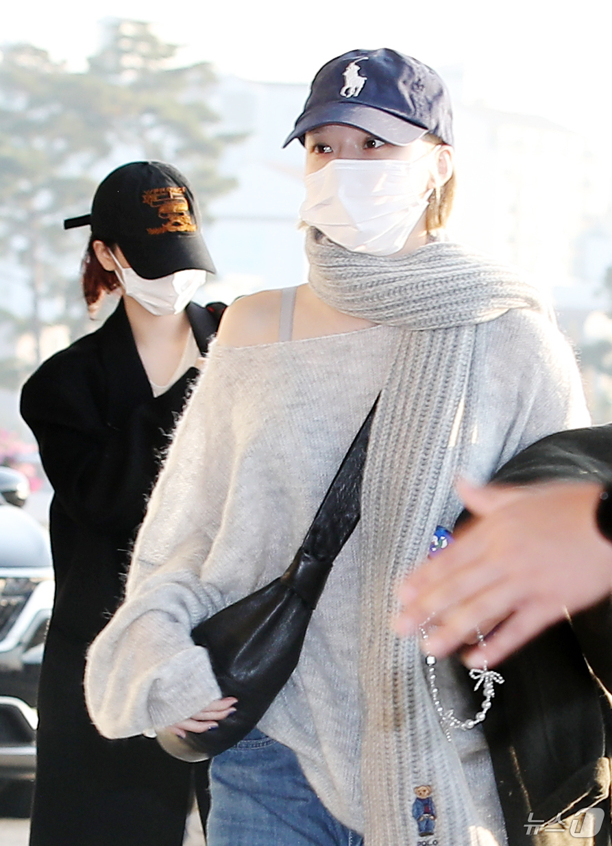 (김포공항=뉴스1) 권현진 기자 = 그룹 에스파 윈터가 해외 일정을 위해 13일 김포국제공항을 통해 일본으로 출국하고 있다. 2024.11.13/뉴스1