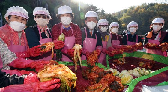 서대문구, 나눔의 김장 담그기 행사…취약계층 가구 500곳에 전달