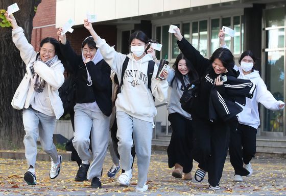 "당신이 주인공"…수능 예비소집일 응원 열기 뜨거워(종합)