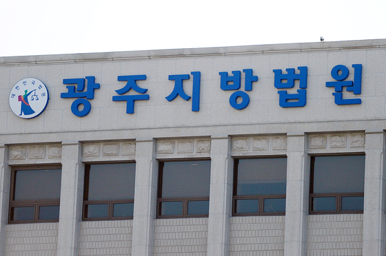 전 여친 화장실까지 쫓아간 고교생 스토커…판사에 '졸업일수' 읍소