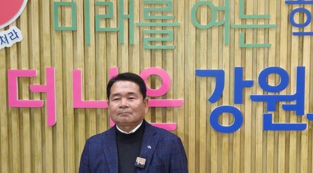 출근한 신경호 강원도교육감