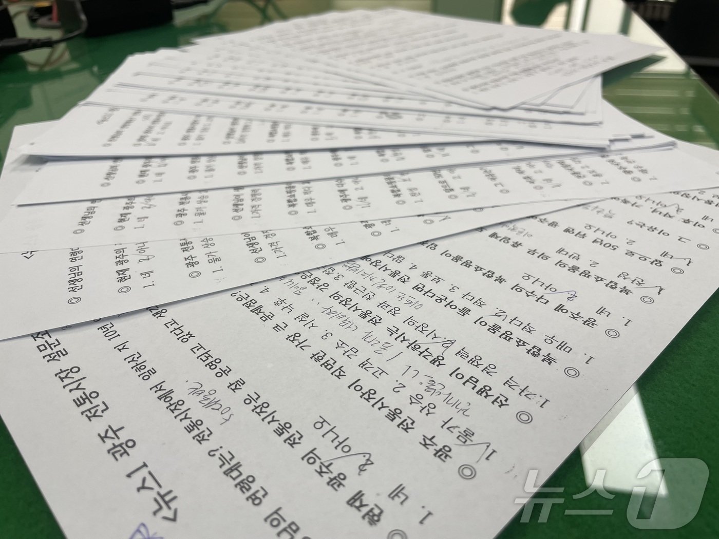 본문 이미지 - 뉴스1 취재진이 10월 한달간 광주 전통시장 상인 100명과 만나 들어본 전통시장의 현주소. 2024.11.14/뉴스1