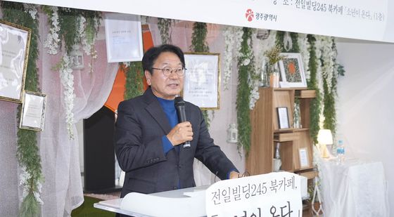 강기정 광주시장, '북카페, 소년이 온다' 오픈행사 참석