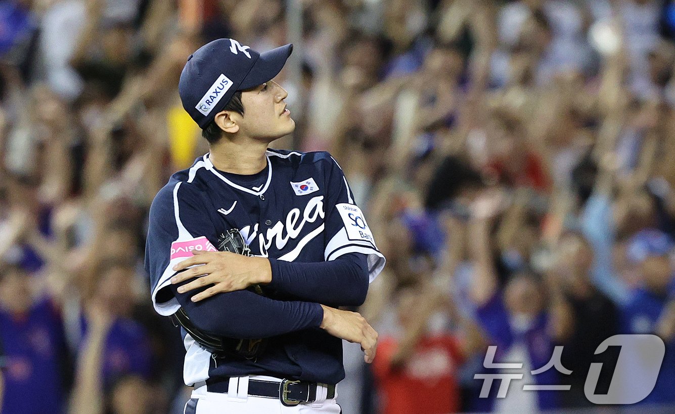 13일&#40;현지시간&#41; 오후 대만 타이베이시 타이베이돔에서 열린 2024 WBSC 프리미어12 B조 예선 대한민국과 대만의 경기, 2회말 대만 공격 2사만루 상황에서 대한민국 선발 고영표가 천천웨이에게 만루 홈런을 허용하고 있다. 2024.11.13/뉴스1 ⓒ News1 장수영 기자