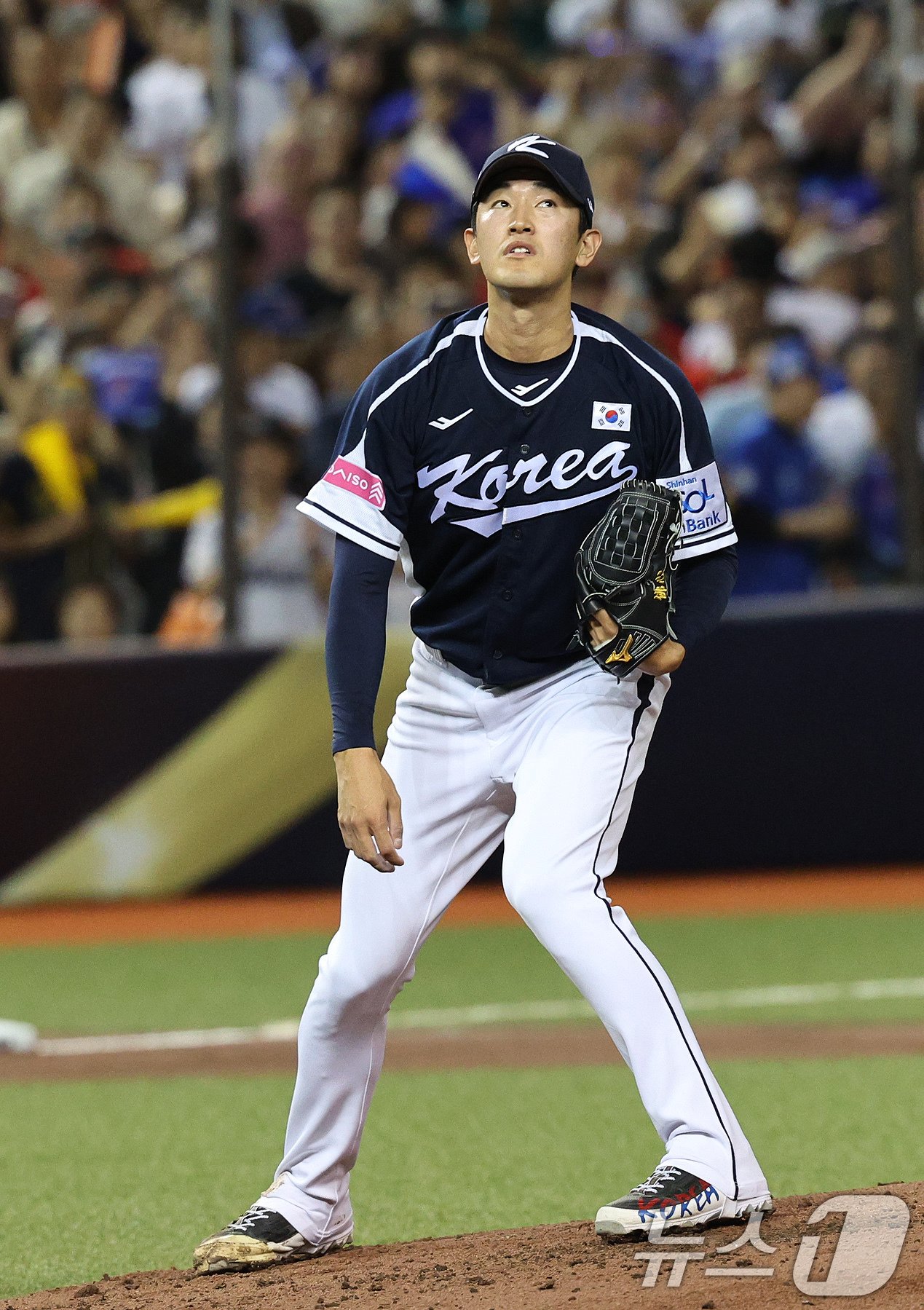 13일&#40;현지시간&#41; 오후 대만 타이베이시 타이베이돔에서 열린 2024 WBSC 프리미어12 B조 예선 대한민국과 대만의 경기, 2회말 대만 공격 2사만루 상황에서 대한민국 선발 고영표가 천천웨이의 만루 홈런에 이어 린리에게 2루타를 허용하고 있다. 2024.11.13/뉴스1 ⓒ News1 장수영 기자