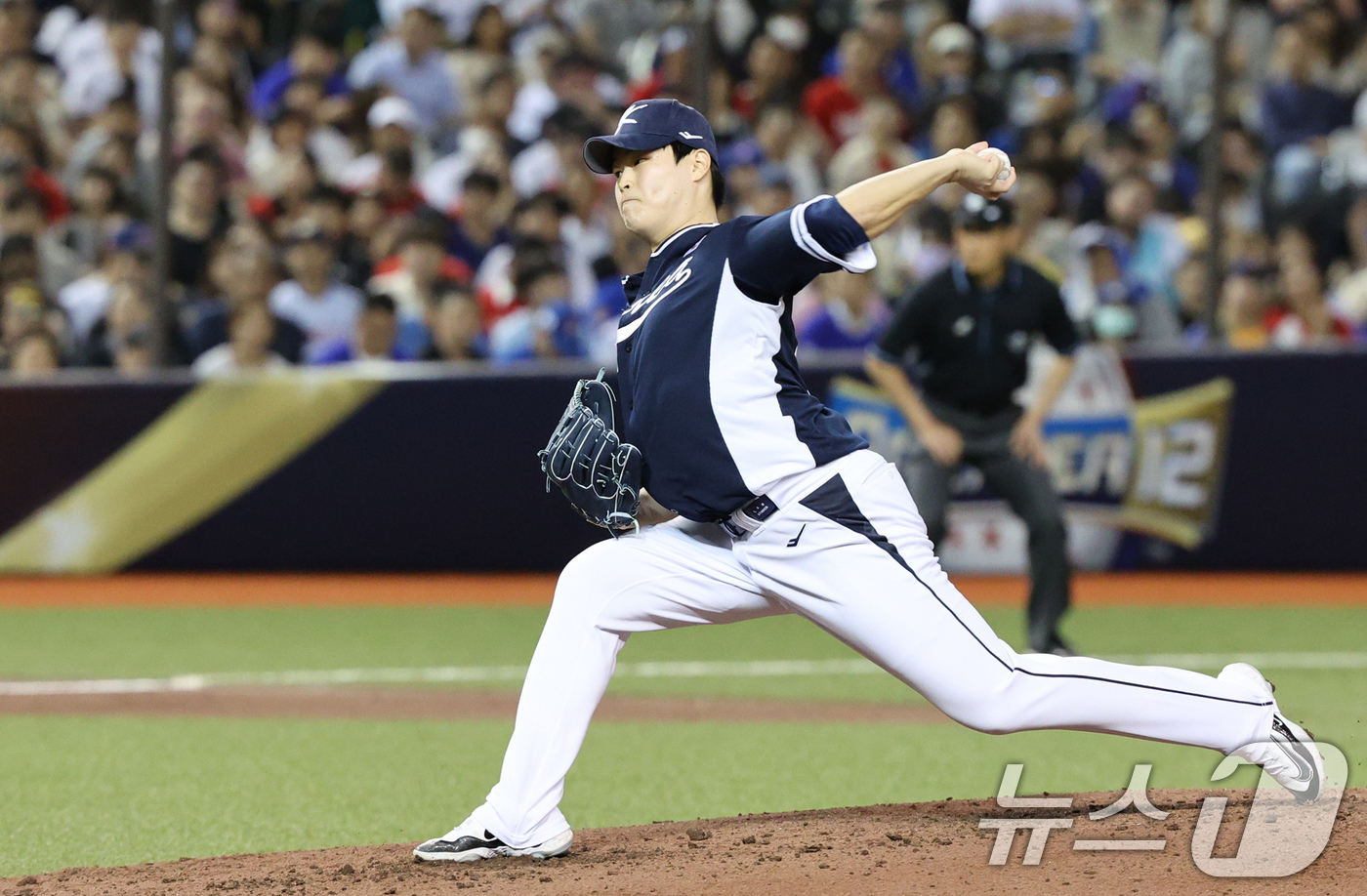 최지민 투구 모습