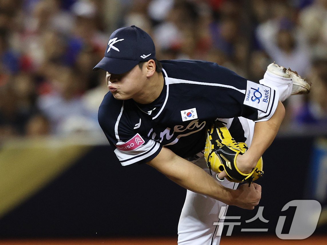 13일&#40;현지시간&#41; 오후 대만 타이베이시 타이베이돔에서 열린 2024 WBSC 프리미어12 B조 예선 대한민국과 대만의 경기, 8회말 마운드에 오른 조병현이 역투하고 있다. 2024.11.13/뉴스1 ⓒ News1 장수영 기자