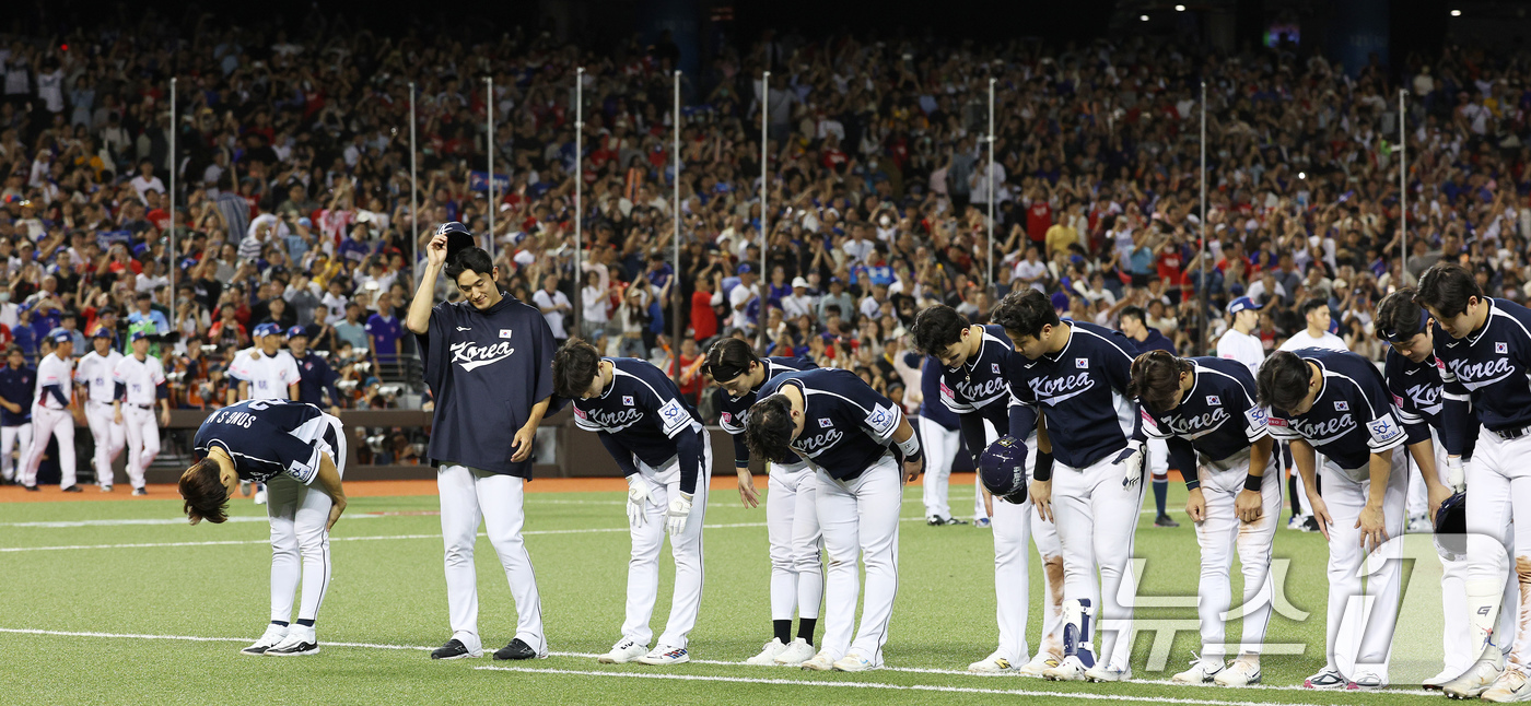 (타이베이(대만)=뉴스1) 장수영 기자 = 13일(현지시간) 오후 대만 타이베이시 타이베이돔에서 열린 2024 WBSC 프리미어12 B조 예선 대한민국과 대만의 경기에서 3대 6으 …