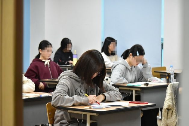 의대 진학 상위 고교 10곳, N수생이 고3보다 많다