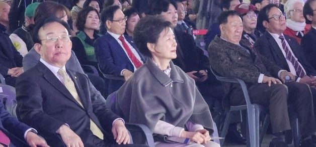 박근혜 "아무리 어려워도 한마음으로 뭉치면 이겨내지 못할 것 없어"