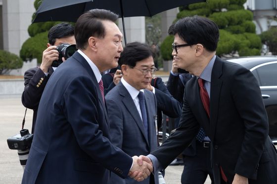 한동훈, 윤석열 대통령과 면담 마치고 국회로 복귀