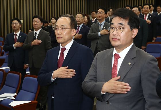 김건희특검법 '퇴장'한 국힘…따로 모여 특감관 '당론' 단일대오