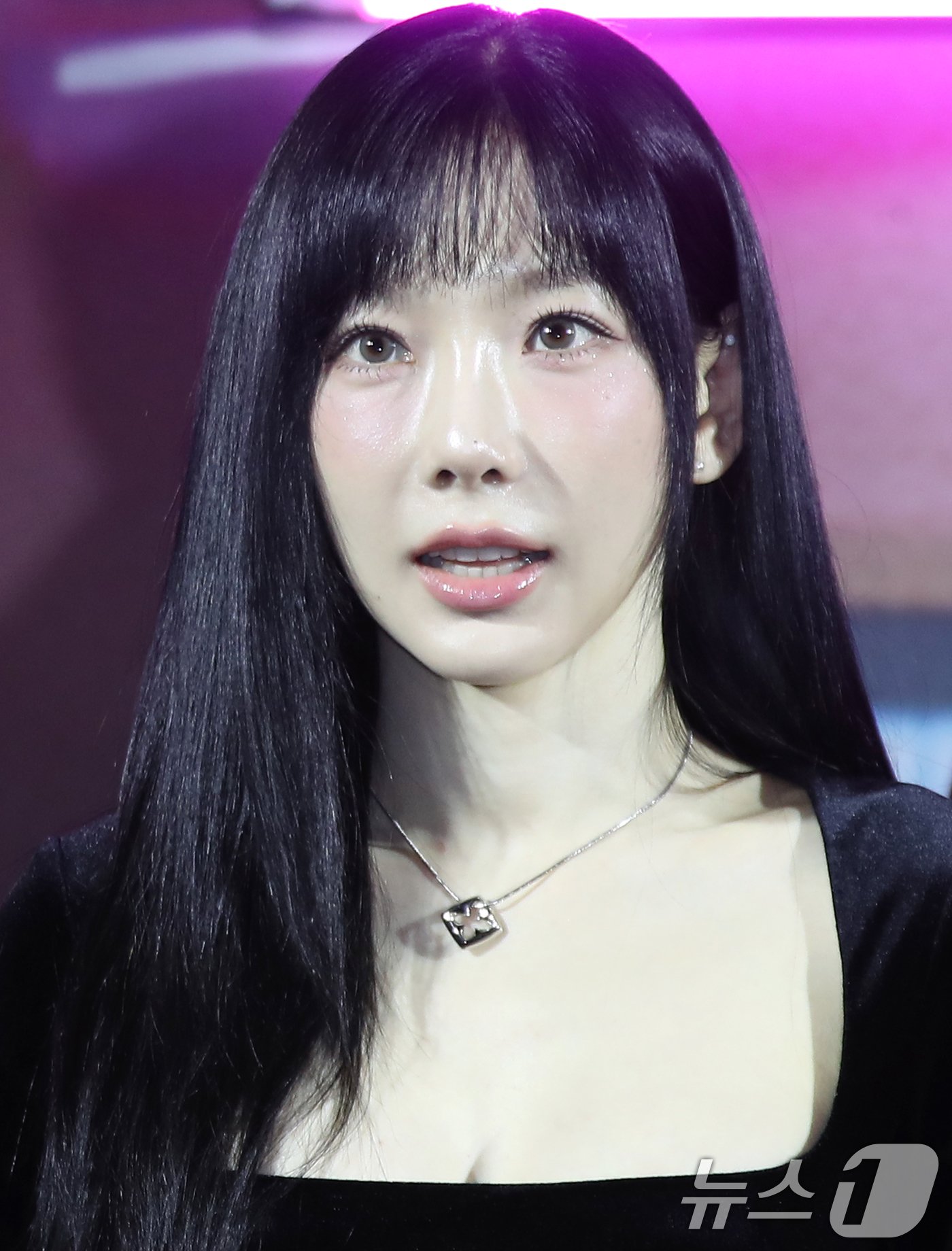 본문 이미지 - 소녀시대 태연이 14일 서울 용산구 CGV 용산아이파크몰에서 열린 넷플릭스 예능 '좀비버스: 뉴 블러드' 제작발표회에서 매력을 발산하고 있다. ‘좀비버스: 뉴 블러드’는 강력해진 좀비의 위협 속 유일한 희망 ‘뉴 블러드’의 등장, 생존을 위해 기상천외한 퀘스트와 딜레마를 해결해나가는 더 크고, 더 웃긴 좀비 코미디 버라이어티​다. 2024.11.14/뉴스1 ⓒ News1 권현진 기자