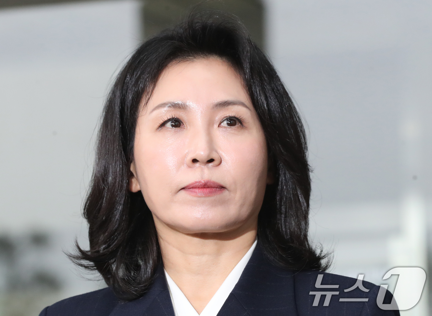 (수원=뉴스1) 김영운 기자 = 공직선거법 위반 혐의로 불구속 기소된 더불어민주당 이재명 대표의 배우자 김혜경 씨가 14일 오후 경기 수원시 영통구 수원지방법원에서 열린 선고공판을 …