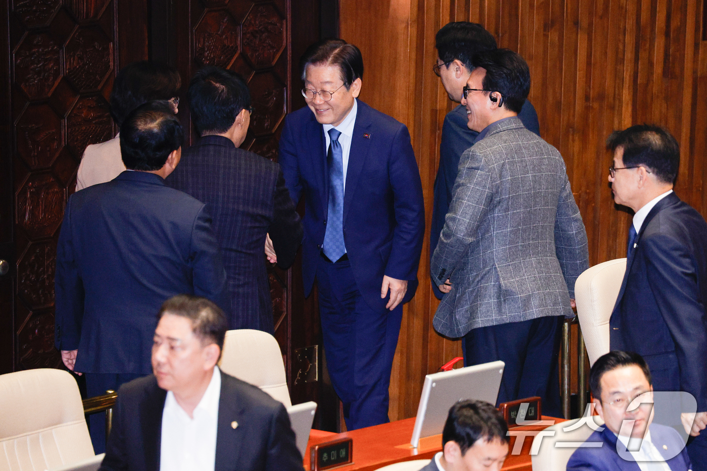 (서울=뉴스1) 안은나 기자 = 이재명 더불어민주당 대표가 14일 오후 서울 여의도 국회에서 열린 제418회국회(정기회) 제12차 본회의에서 세번째 김건희 특검법 찬성 표결을 마친 …