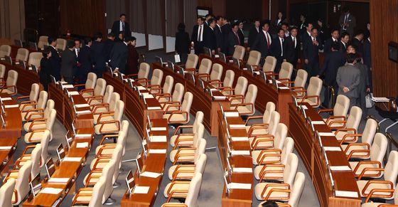 정부, 3번째 '김건희 특검법' 접수…윤 대통령 거부권 유력