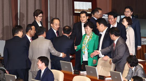 與 "김건희 특검법, 尹에 거부권 행사 건의"