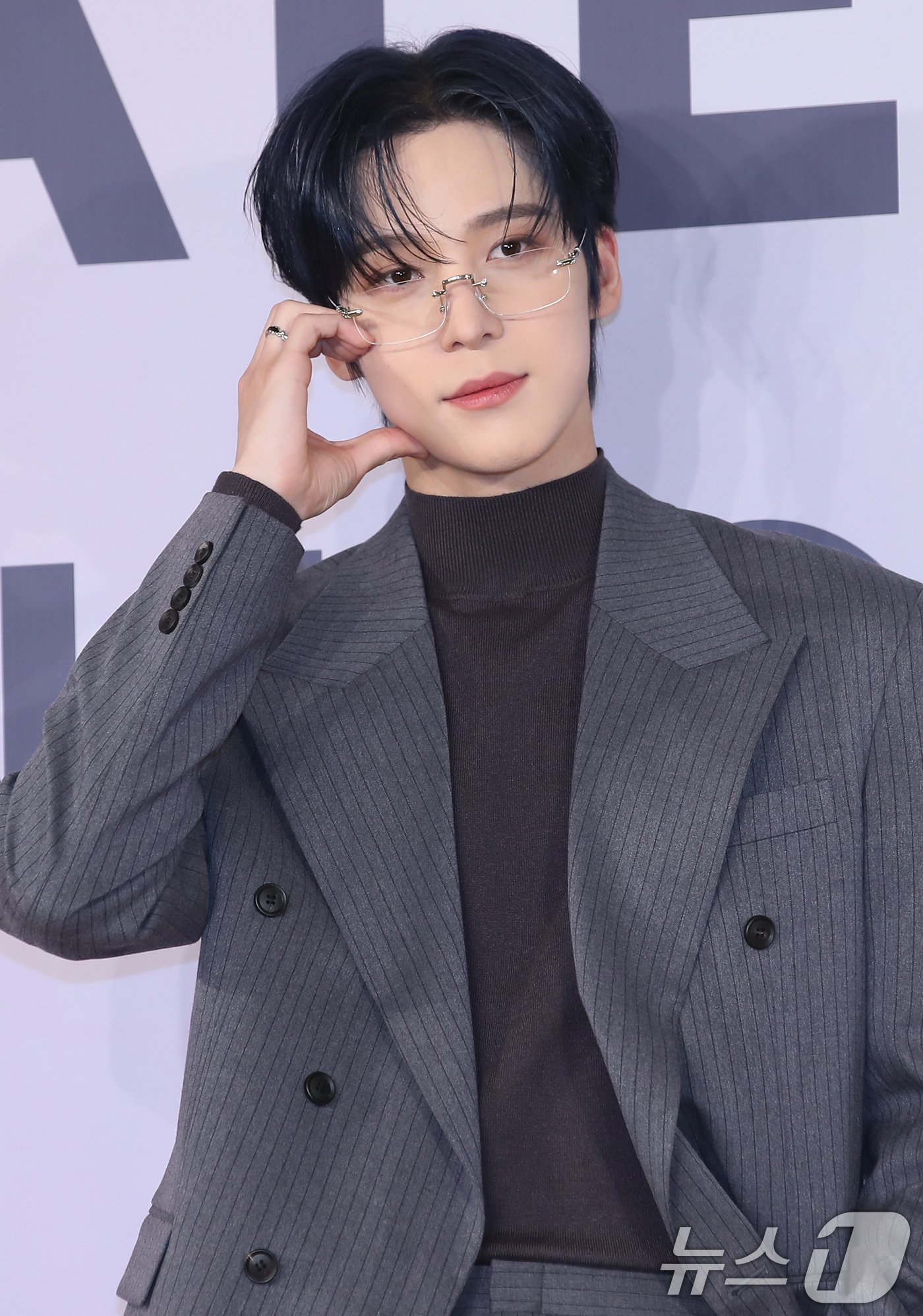 본문 이미지 - 그룹 에이티즈&#40;ATEEZ&#41; 윤호가 14일 서울 송파구 롯데호텔에서 가진 미니 11집 &#39;골든 아워 : 파트 2 &#40;GOLDEN HOUR : Part.2&#41;&#39; 발매 기자간담회에서 포즈를 취하고 있다. 2024.11.14/뉴스1 ⓒ News1 권현진 기자