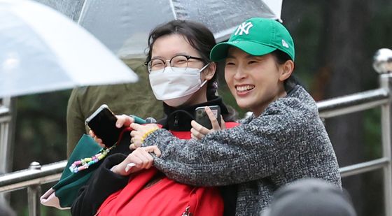 수능 끝난 수험생 '함박 웃음'