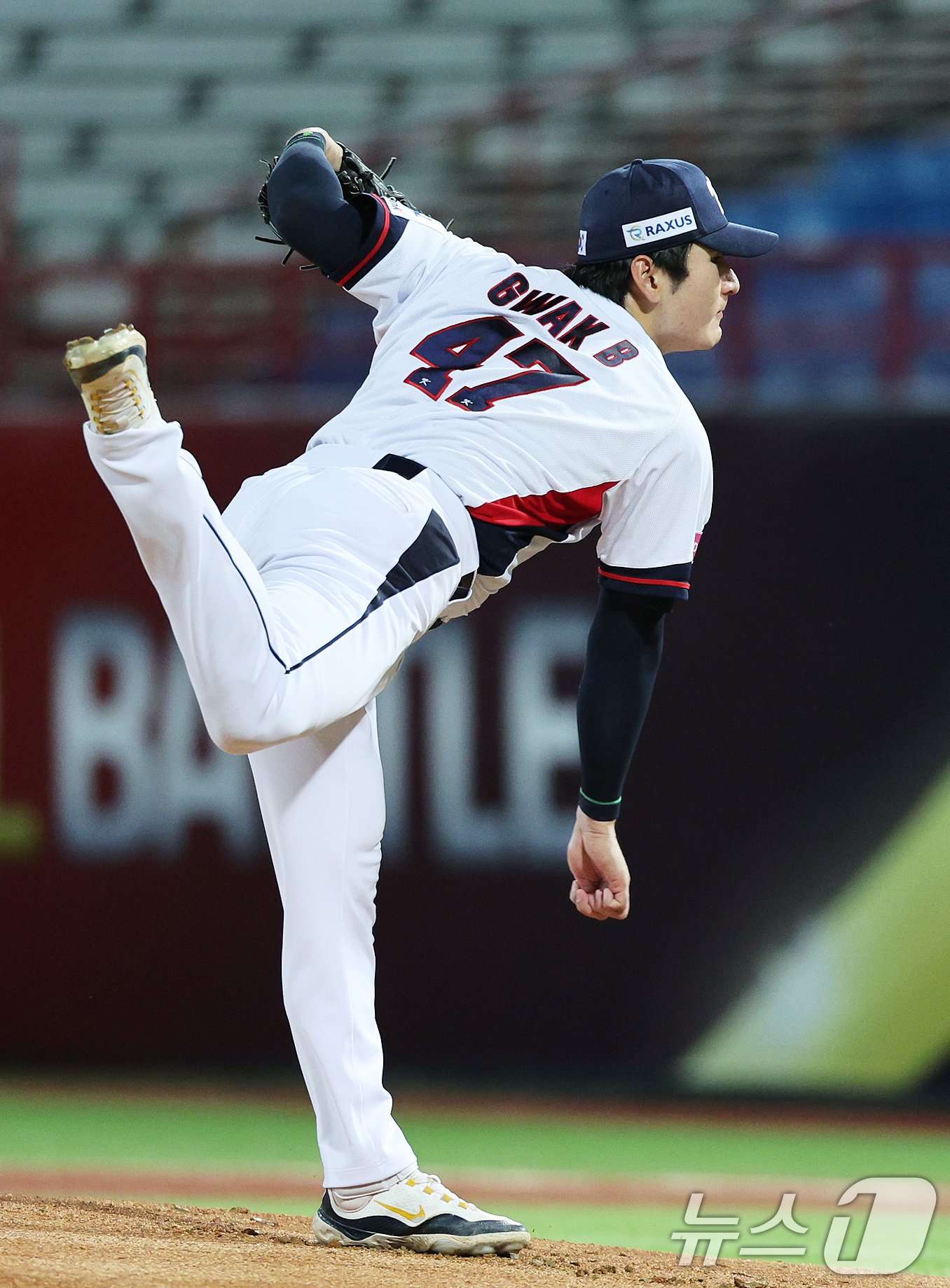 14일&#40;현지시간&#41; 오후 대만 타이베이시 톈무 야구장에서 열린 2024 WBSC 프리미어12 B조 예선 대한민국과 쿠바의 경기, 1회초 대한민국 선발 곽빈이 역투하고 있다. 2024.11.14/뉴스1 ⓒ News1 장수영 기자