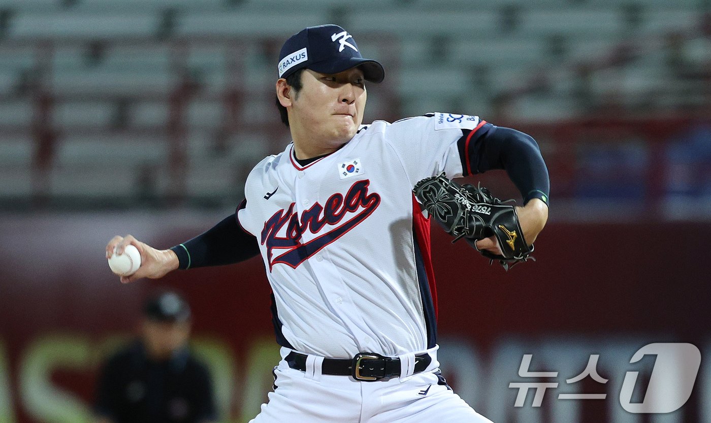 14일&#40;현지시간&#41; 오후 대만 타이베이시 톈무 야구장에서 열린 2024 WBSC 프리미어12 B조 예선 대한민국과 쿠바의 경기, 1회초 대한민국 선발 곽빈이 역투하고 있다. 2024.11.14/뉴스1 ⓒ News1 장수영 기자