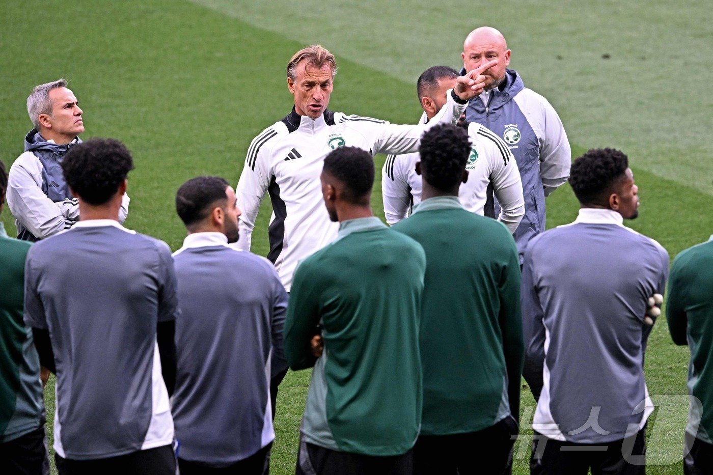 본문 이미지 - 에르베 르나르 사우디아라비아 감독. ⓒ AFP=뉴스1