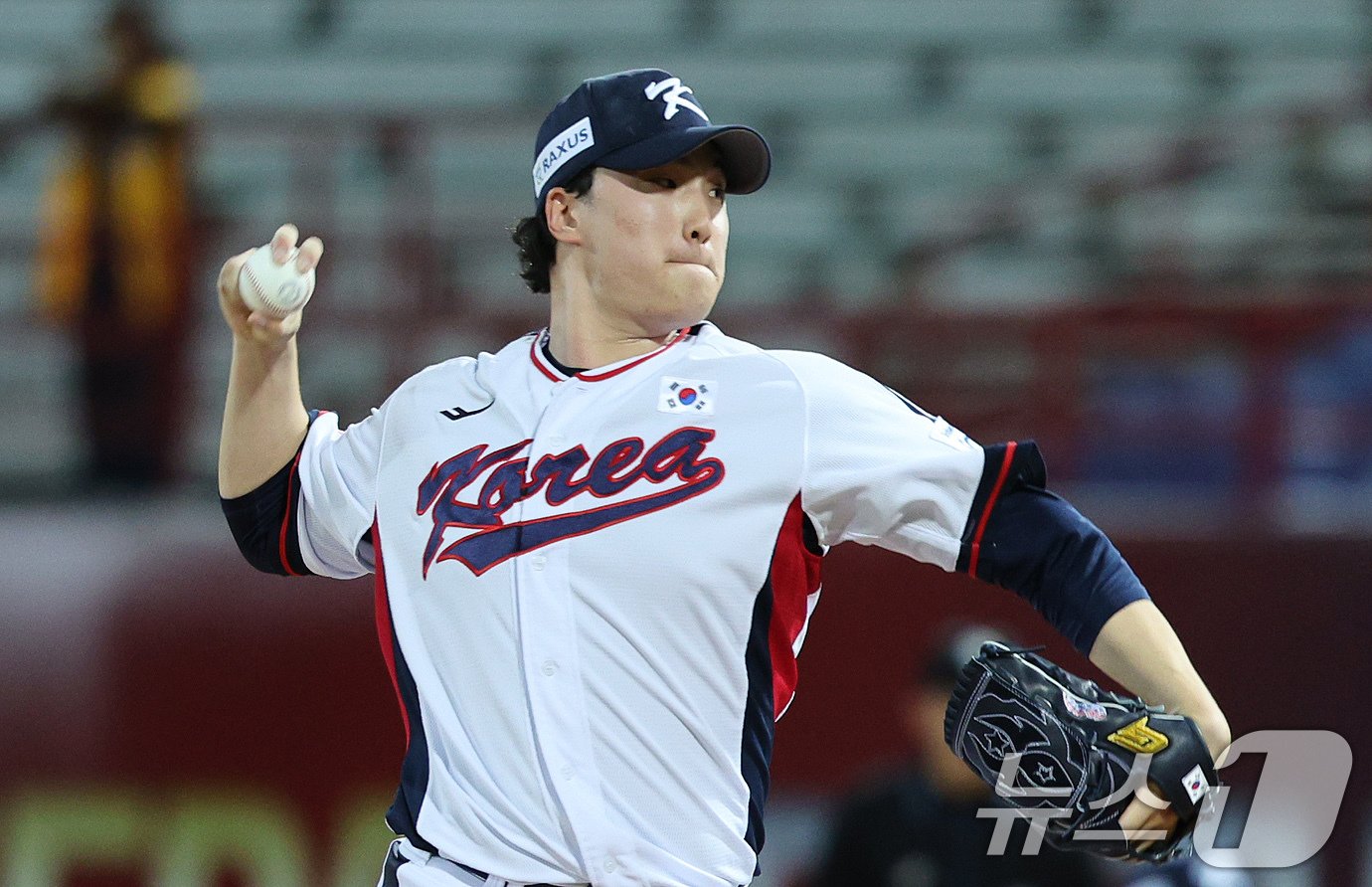 본문 이미지 - 14일(현지시간) 오후 대만 타이베이시 톈무 야구장에서 열린 2024 WBSC 프리미어12 B조 예선 대한민국과 쿠바의 경기, 8회초 마운드에 오른 정해영이 역투하고 있다. 2024.11.14/뉴스1 ⓒ News1 장수영 기자