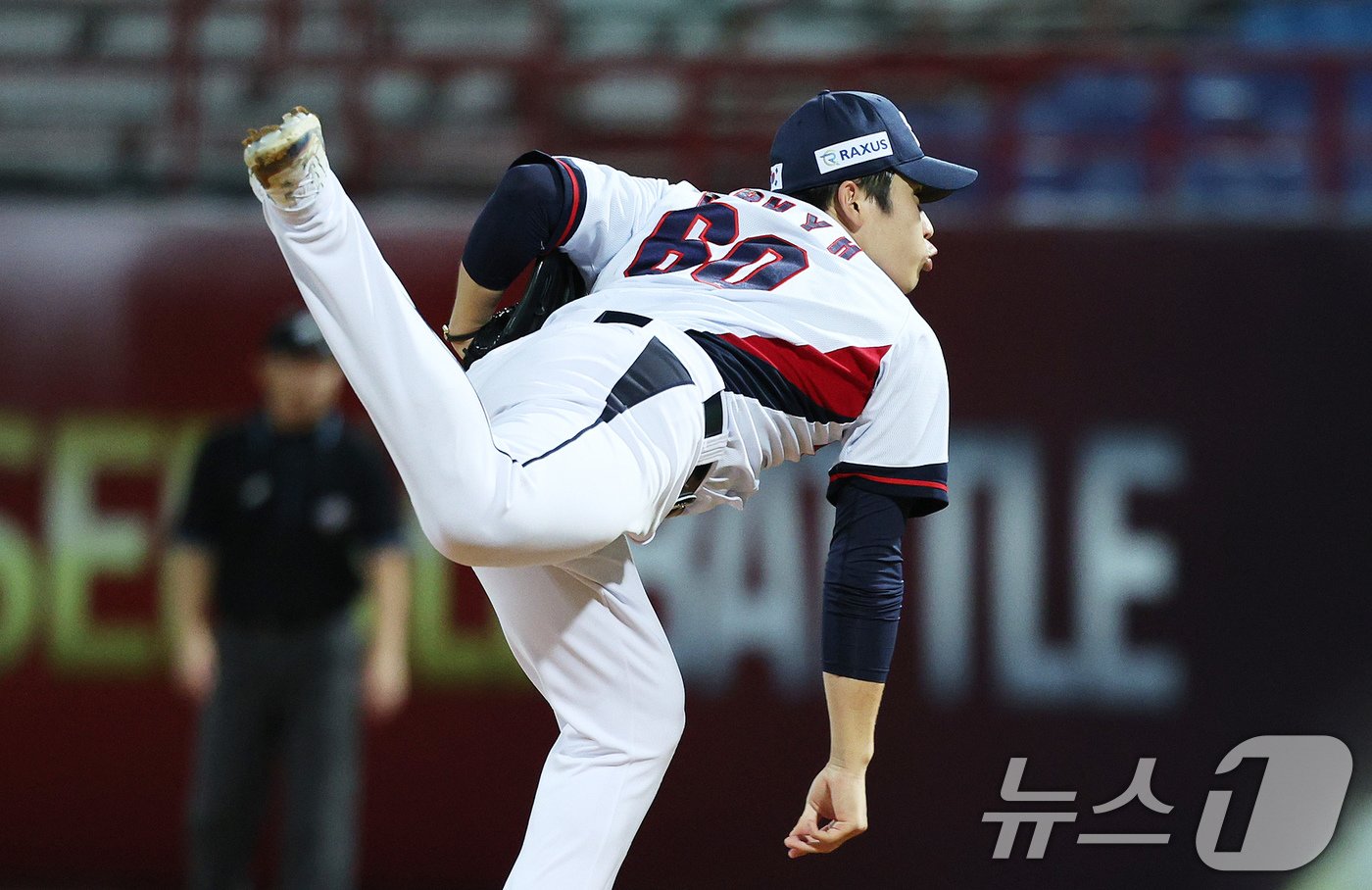 본문 이미지 - 14일&#40;현지시간&#41; 오후 대만 타이베이시 톈무 야구장에서 열린 2024 WBSC 프리미어12 B조 예선 대한민국과 쿠바의 경기, 9회초 마운드에 오른 마무리 박영현이 역투하고 있다. 2024.11.14/뉴스1 ⓒ News1 장수영 기자