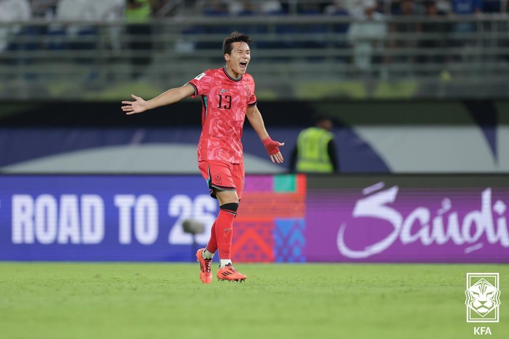 본문 이미지 - 14일 오후(현지시각) 쿠웨이트 자베르 알아흐마드 국제경기장에서 열린 2026 국제축구연맹(FIFA) 북중미 월드컵 아시아 3차 예선 B조 5차전 대한민국과 쿠웨이트의 경기, 후반 대한민국 이태석이 경기에 뛰고 있다.. (대한축구협회 제공) 2024.11.15/뉴스1 ⓒ News1 김진환 기자