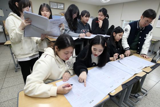 가채점 대구 수험생 "9월 모평보다 어려워"…입시전쟁 시작