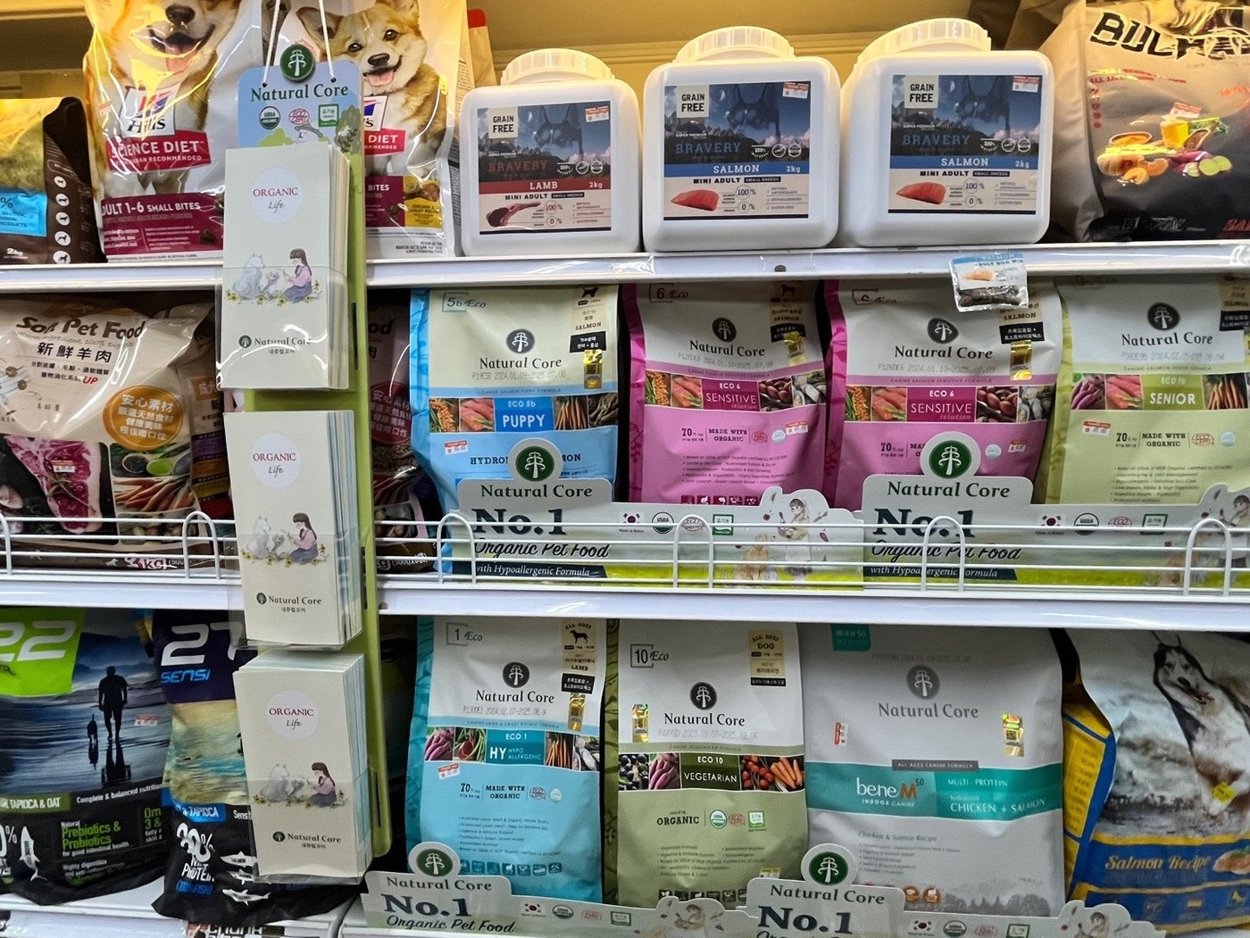 본문 이미지 - 해외 현지 매장을 통해 판매되고 있는 네츄럴코어 제품(업체 제공) ⓒ 뉴스1