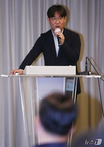 본문 이미지 - 최동문 한국해양과학기술원 선임기술원이 15일 제주시 제주아스타호텔에서 열린 제7회 제주플러스전문가포럼에서 '해조류 자원량 확대방안 및 황용기술 전망'을 주제로 발제하고 있다. 2024.11.15/뉴스1 ⓒ News1 오현지 기자