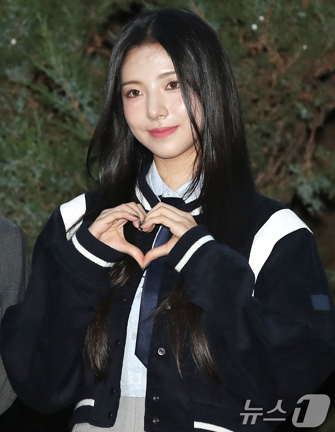 (서울=뉴스1) 권현진 기자 = 오드유스 카니가 음악방송 '뮤직뱅크'(뮤뱅) 녹화를 위해 15일 오전 서울 영등포구 KBS 별관에 도착해 이동하고 있다. 2024.11.15/뉴스1 …