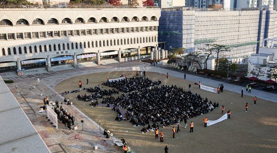 '국제학부 남학생 입학 반대' 한자리에 모인 성신여대 학생들