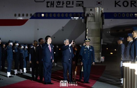 윤 대통령 "인공지능 대전환 시대…APEC 표준 포럼 창설 제안"(종합)