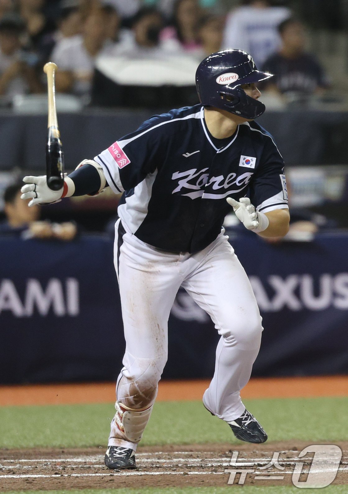 15일&#40;현지시간&#41; 오후 대만 타이베이시 타이베이돔에서 열린 2024 WBSC 프리미어12 B조 예선 대한민국과 일본의 경기, 2회초 대한민국 공격 2사 1, 3루 상황에서 홍창기가 1타점 적시타를 치고 있다. 2024.11.15/뉴스1 ⓒ News1 장수영 기자