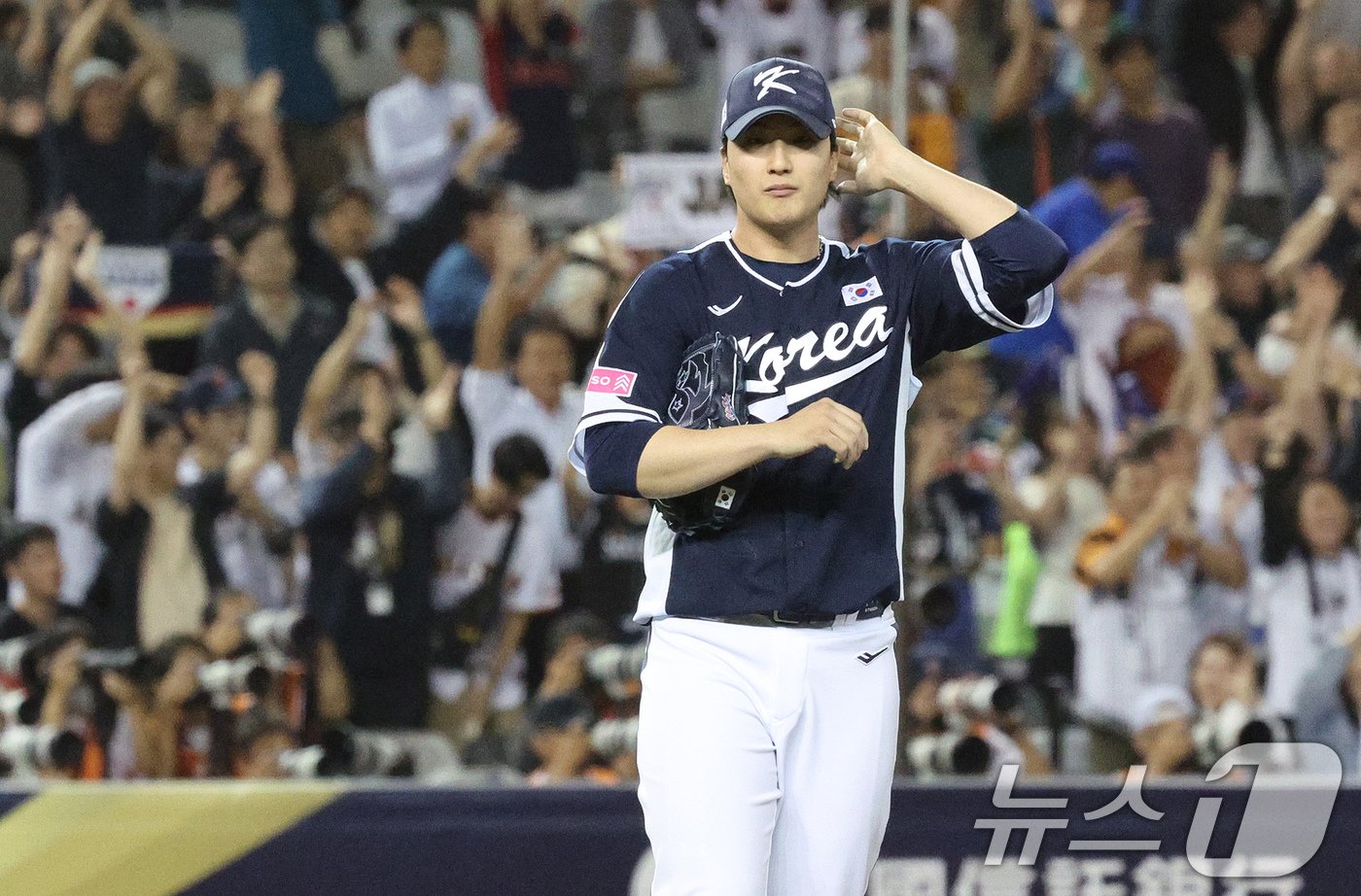 본문 이미지 - 15일&#40;현지시간&#41; 오후 대만 타이베이시 타이베이돔에서 열린 2024 WBSC 프리미어12 B조 예선 대한민국과 일본의 경기, 7회말 일본 공격 1사 1루 상황에서 마운드에 오른 정해영이 일본 모리시타에게 투런 홈런을 허용하고 있다. 2024.11.15/뉴스1 ⓒ News1 장수영 기자