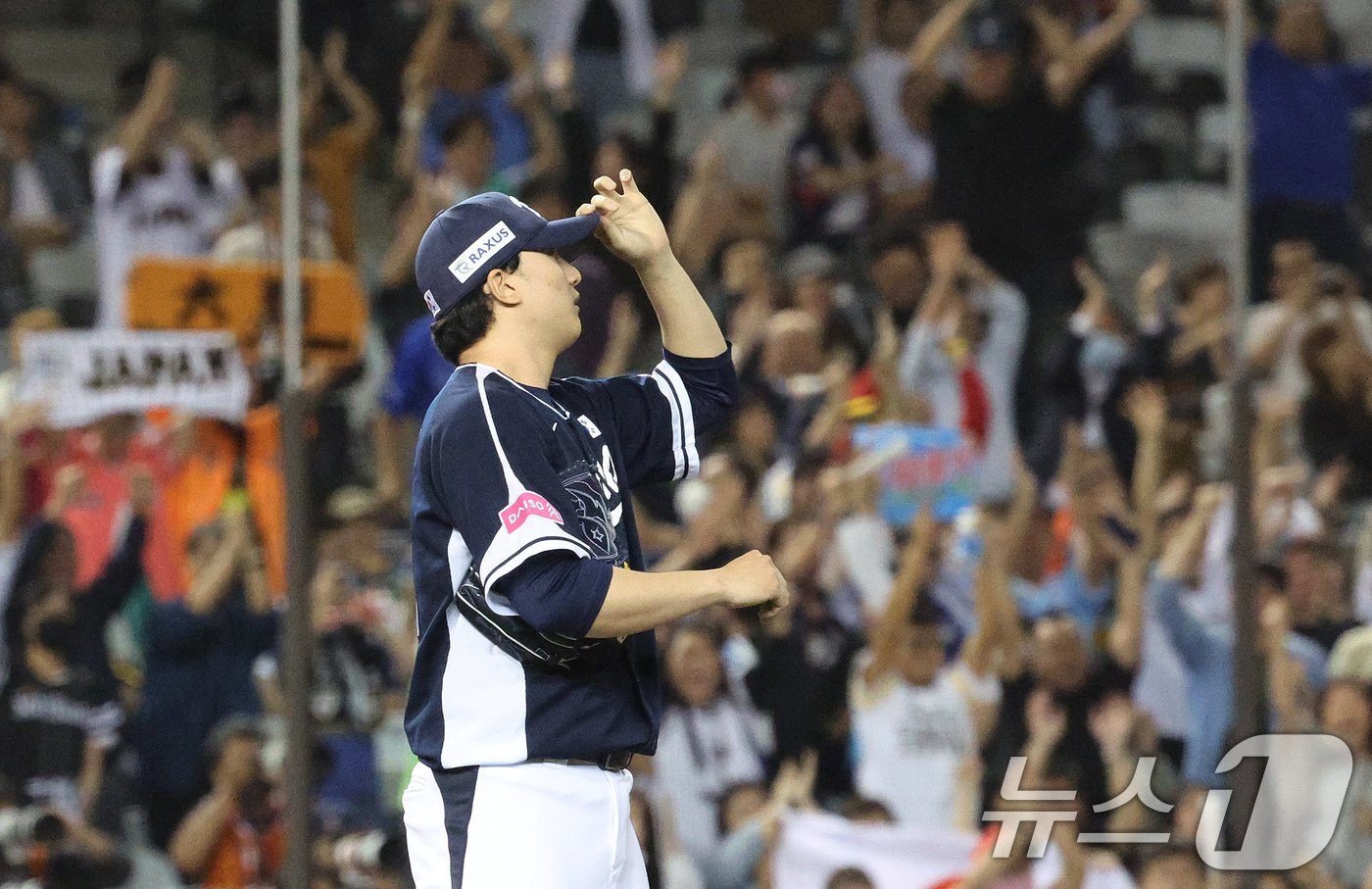 본문 이미지 - 15일&#40;현지시간&#41; 오후 대만 타이베이시 타이베이돔에서 열린 2024 WBSC 프리미어12 B조 예선 대한민국과 일본의 경기, 7회말 일본 공격 1사 1루 상황에서 마운드에 오른 정해영이 일본 모리시타에게 투런 홈런을 허용하고 있다. 2024.11.15/뉴스1 ⓒ News1 장수영 기자