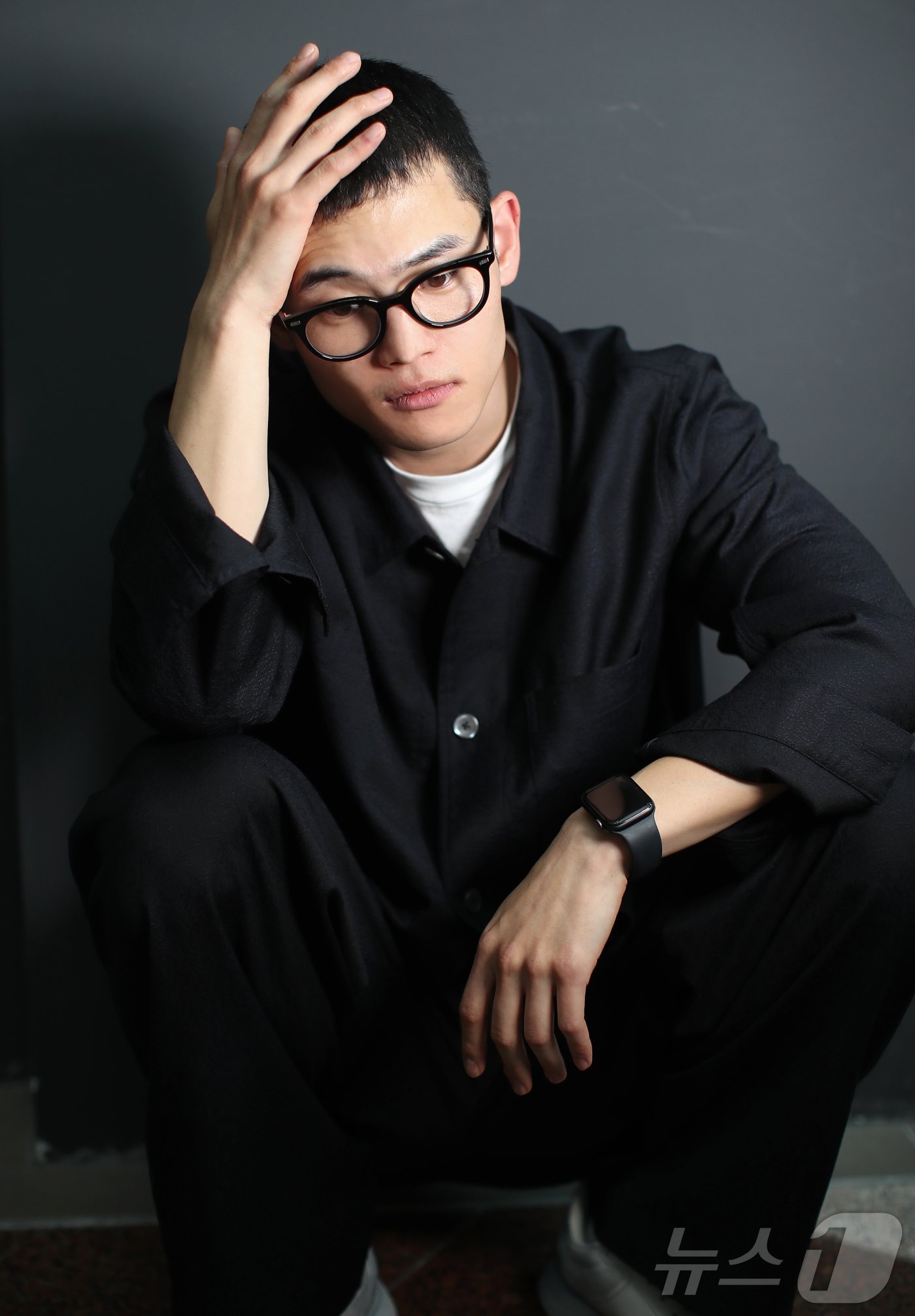 본문 이미지 - ‘정숙한 세일즈’ 배우 김정진이 14일 서울 종로구 뉴스1 사옥에서 열린 인터뷰에 앞서 포즈를 취하고 있다. /뉴스1 ⓒ News1 권현진 기자