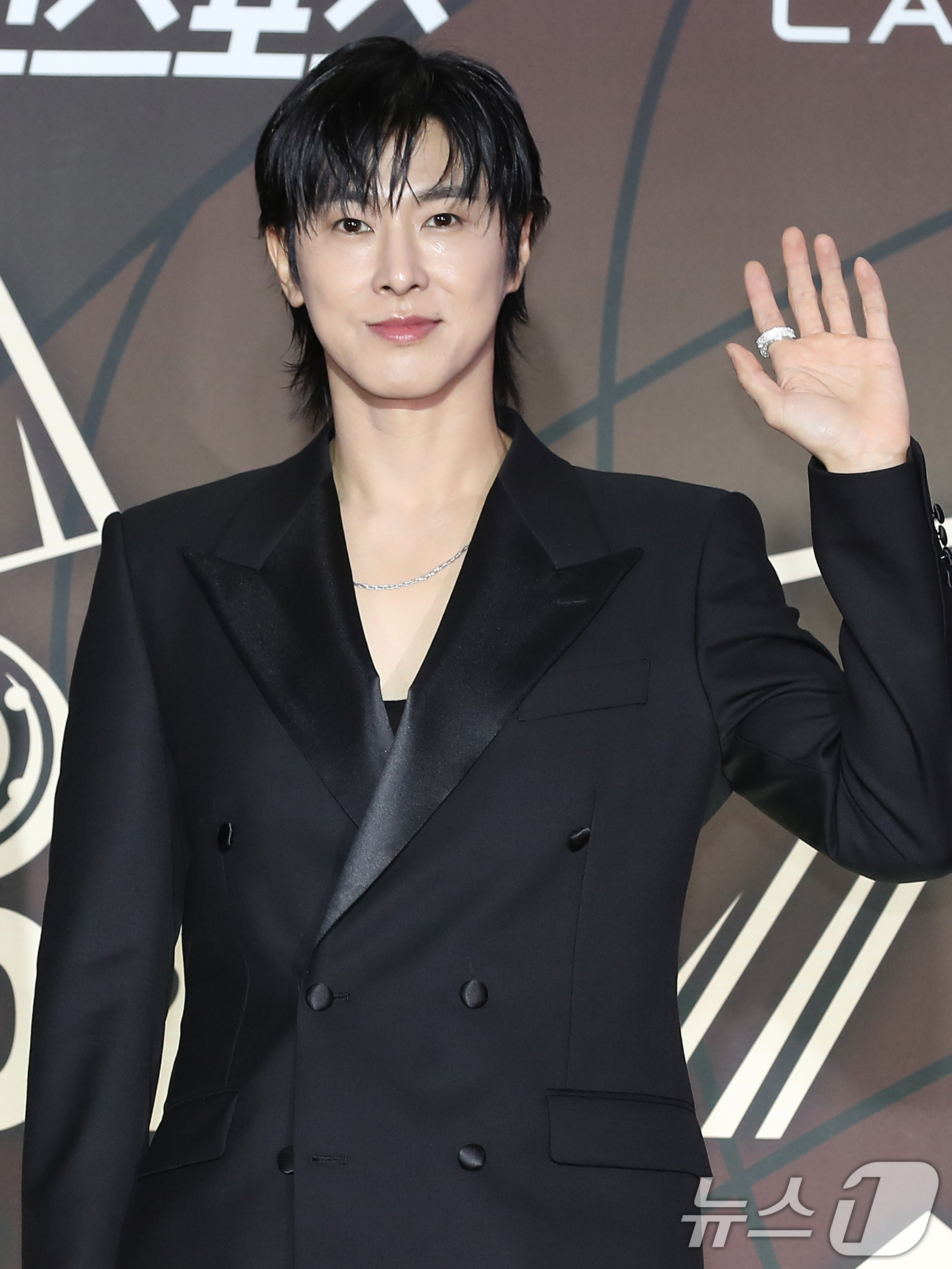 (인천=뉴스1) 권현진 기자 = 동방신기 유노윤호가 16일 오후 인천의 한 공연장에서 열린 '제1회 코리아 그랜드 뮤직 어워즈(2024 KGMA)' 레드카펫 행사에 참석해 포즈를 …