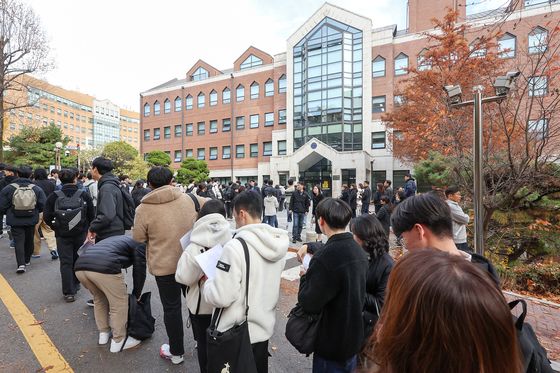 법원, 연세대 이의신청 기각…'문제 유출' 논술시험 효력정지 유지