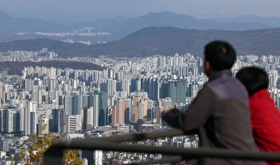 서울 아파트 최고가 거래 5개월 만에 줄어…서초·은평 '반토막'