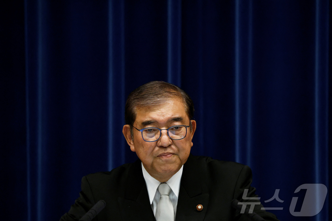 (도쿄 로이터=뉴스1) 권진영 기자 = 11일 일본 도쿄 총리 관저에서 이시바 시게루 총리가 연단에 서 있다. 2024.11.11/ⓒ 로이터=뉴스1