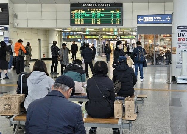 철도노조 태업 돌입…대전역 출퇴근 시간대 열차지연 없어