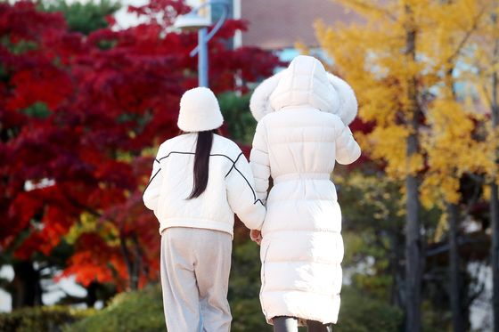 강풍 불어 체감 영하 '꽁꽁'…경북·울산 빗방울 [퇴근길날씨]