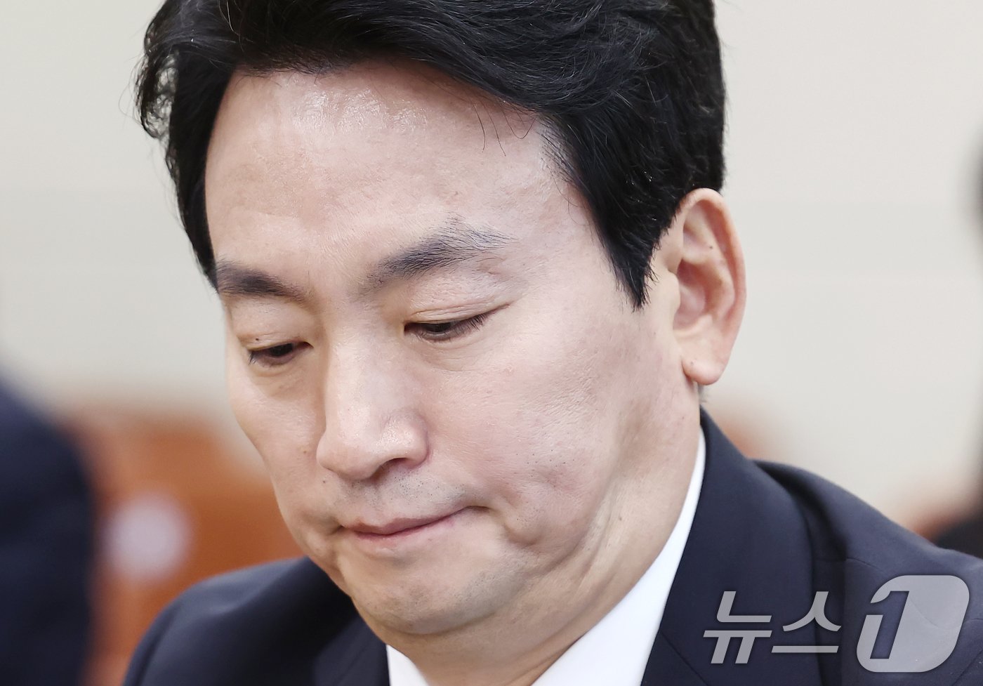 본문 이미지 - 박장범 한국방송공사(KBS) 사장 후보자가 18일 오전 서울 여의도 국회 과학기술정보방송통신위원회에서 열린 인사청문회에서 굳은 표정으로 의원 질의를 듣고 있다. 2024.11.18/뉴스1 ⓒ News1 김민지 기자