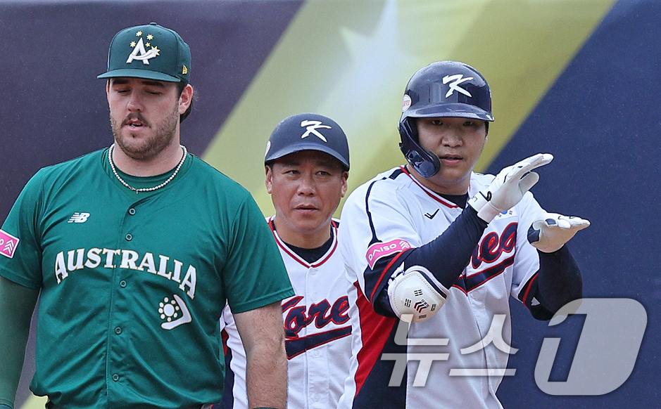 (타이베이(대만)=뉴스1) 장수영 기자 = 18일(현지시간) 오후 대만 타이베이시 톈무 야구장에서 열린 2024 WBSC 프리미어12 B조 예선 대한민국과 호주의 경기, 2회말 대 …