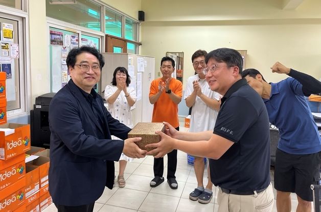 충북교육청, 베트남 한국교육원·국제학교에 교육물품 전달