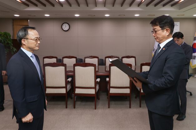 한동민 신임 건설기계안전관리원장 임명…박상우 장관 "빈틈없는 안전관리" 당부